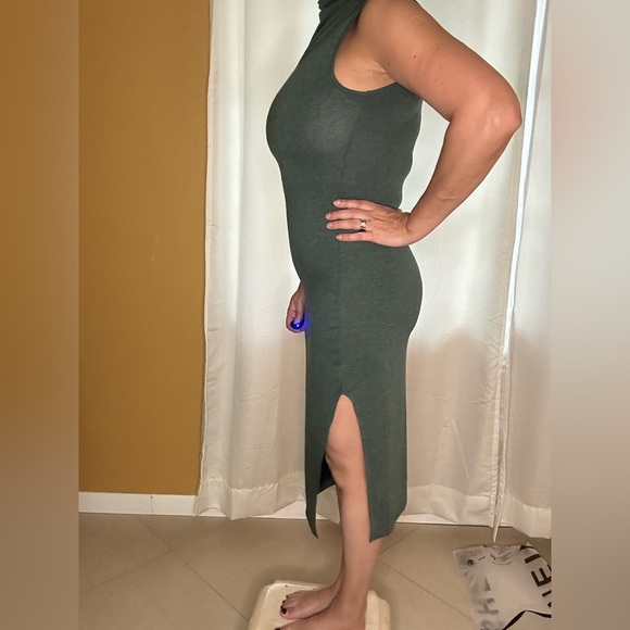 Cute soft basic dress - Picture 3 of 4